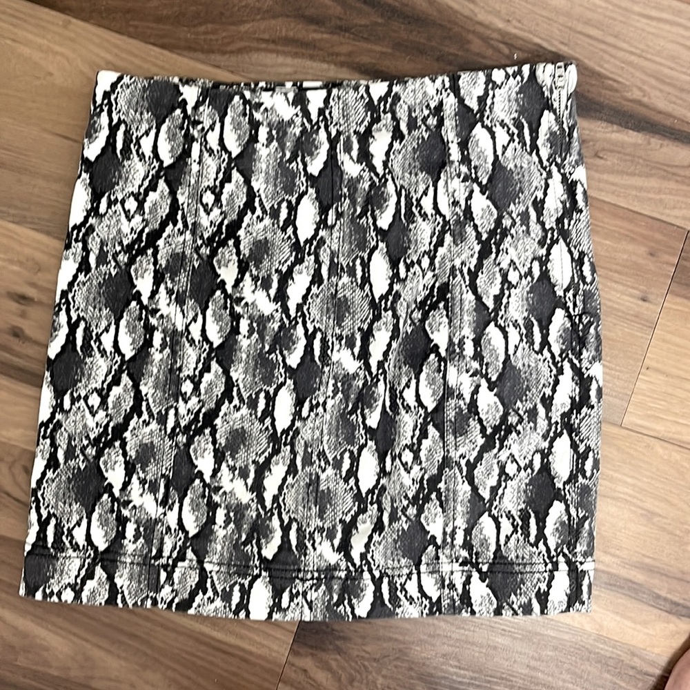 Black and white mini skirt